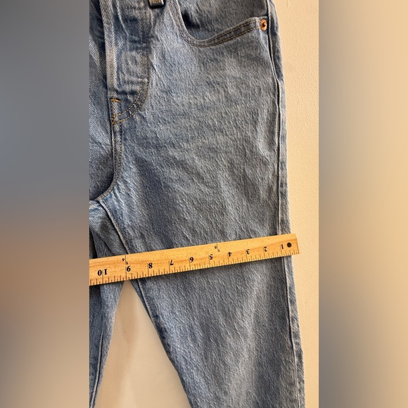 Levi’s Premium Wedgie Straight Jeans Light Wash 24 - Picture 5 of 14